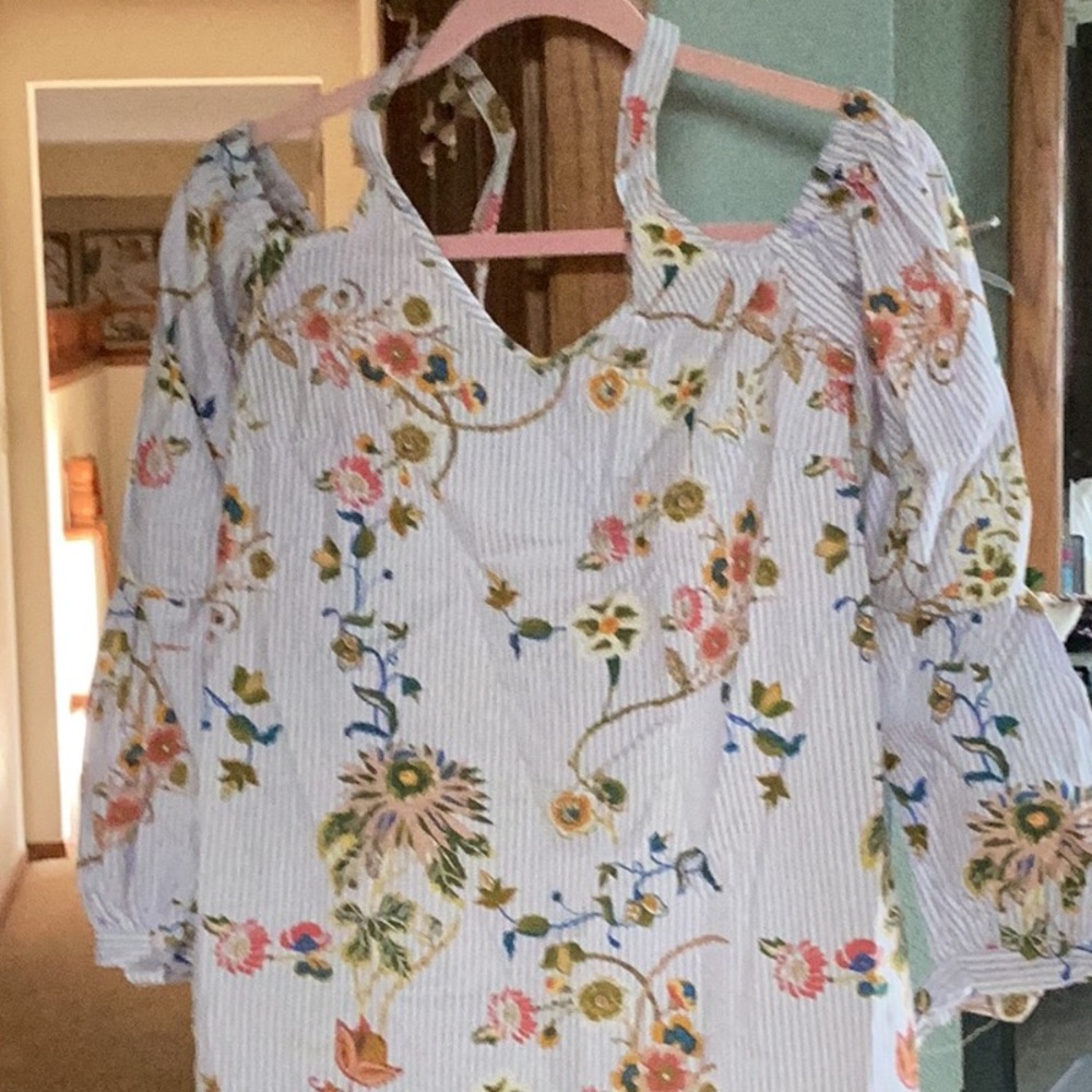 Cold shoulder top
